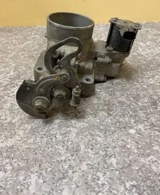 Mazda 626 Throttle valve E9T06871