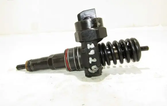 Audi A4 S4 B5 8D Fuel injector 038130073F