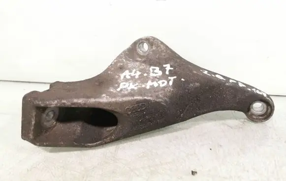 Engine mounting bracket