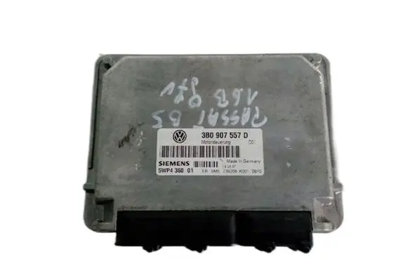 Volkswagen PASSAT B5 Engine control unit/module 3BO907557D