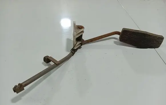 Opel Omega B1 Accelerator throttle pedal