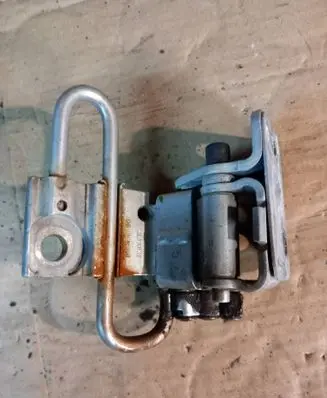Audi A4 S4 B6 8E 8H Front door lower hinge 8E0831411