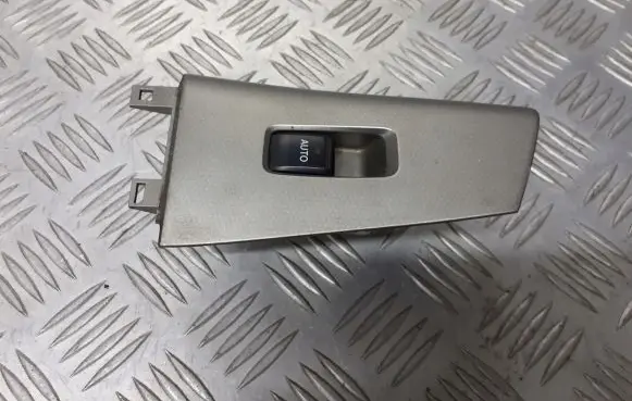 Toyota Corolla E120 E130 Electric window control switch 84030-12010