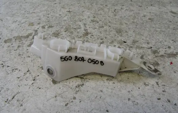 Volkswagen Golf VII Front bumper mounting bracket 5G0807050B