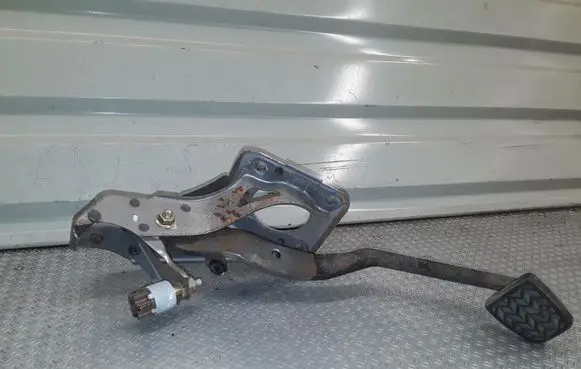 Toyota RAV 4 (XA20) Brake pedal 