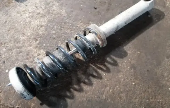 BMW 5 E60 E61 Rear shock absorber with coil spring 6770453