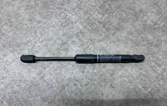 BMW 6 G32 Gran Turismo Front bonnet/hood damper/strut 7380609 7380610