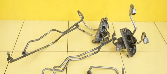Subaru Forester SH Fuel injector supply line/pipe EE20Z