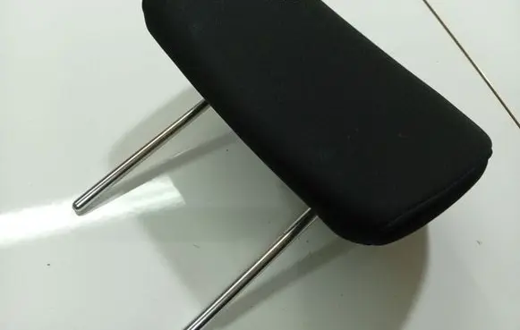 Chrysler Voyager Front seat headrest 