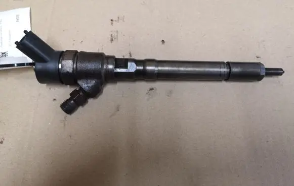 KIA Carens I Fuel injector 0445110064