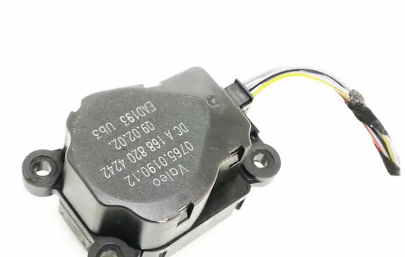 Mercedes-Benz Vaneo W414 Air flap motor/actuator A1688204242 0765019012