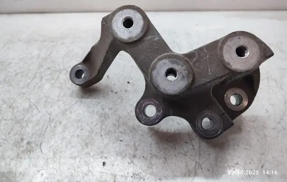 Opel Insignia B Gearbox mounting bracket 22937306