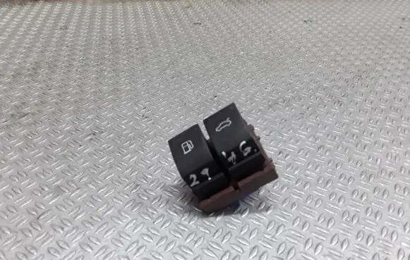 Volkswagen PASSAT B6 Fuel tank opening switch 