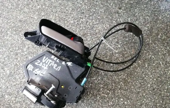 Suzuki Grand Vitara II Rear door lock