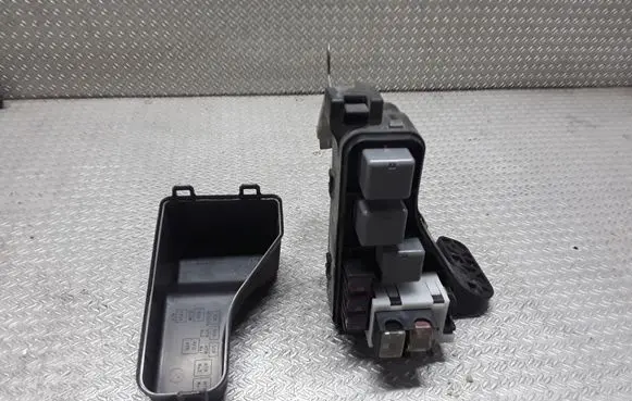 Toyota Corolla Verso AR10 Fuse module