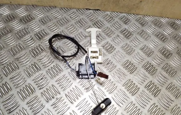Land Rover Discovery 3 - LR3 Fuel level sensor A2C53061834 0114900210