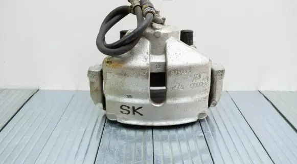 Volkswagen Jetta VI Front brake caliper