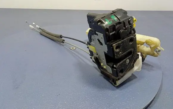 Hyundai i20 (PB PBT) Front door lock 813101J020