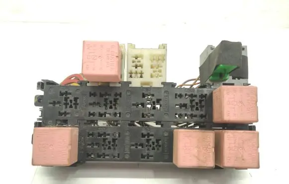 Renault Trafic II (X83) Fuse module 7703297572