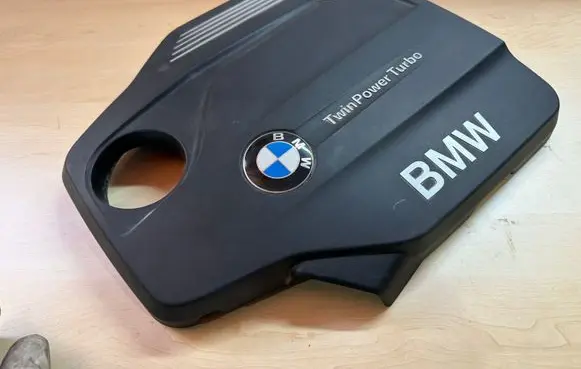 BMW 5 F10 F11 Engine cover (trim) 8514202