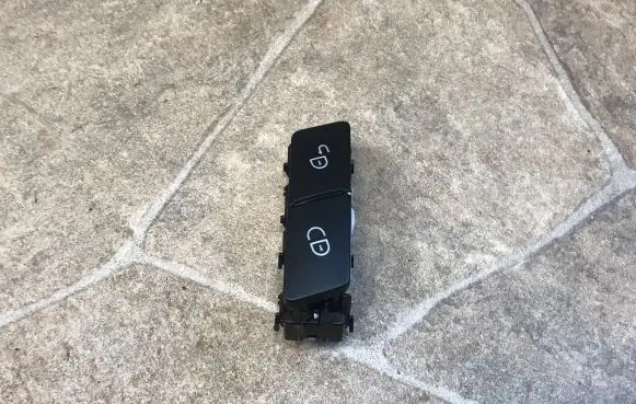 Mercedes-Benz E C207 W207 Central locking switch button A2048706410