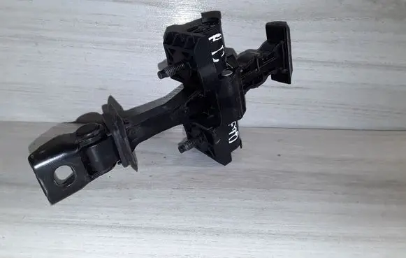 BMW M5 F90 Front door check strap stopper 7341030