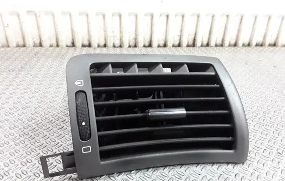 Peugeot 407 Dashboard side air vent grill/cover trim