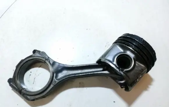 Volkswagen PASSAT B5 Piston with connecting rod