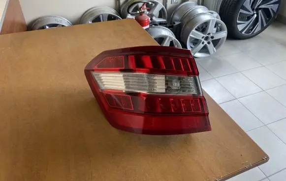 Mercedes-Benz E W212 Rear/tail lights A2128203964