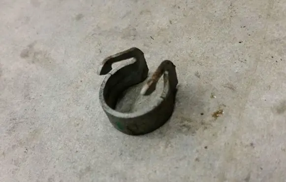 Audi A3 S3 8V Fuel Injector clamp holder 06G998907