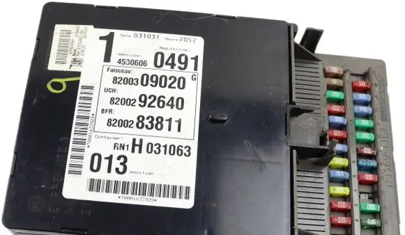 Renault Laguna II Fuse module 8200292640 8200283811