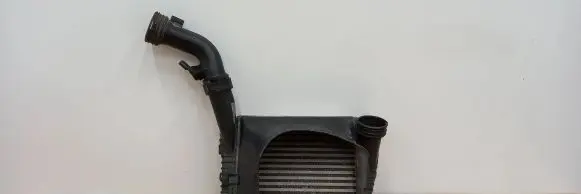 Volkswagen Touareg I Intercooler radiator 7L0145803A B5418003
