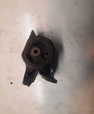 Mazda 6 Engine mount bracket