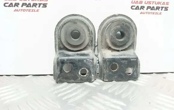 Volvo S40, V40 Radiator mount bracket 925655