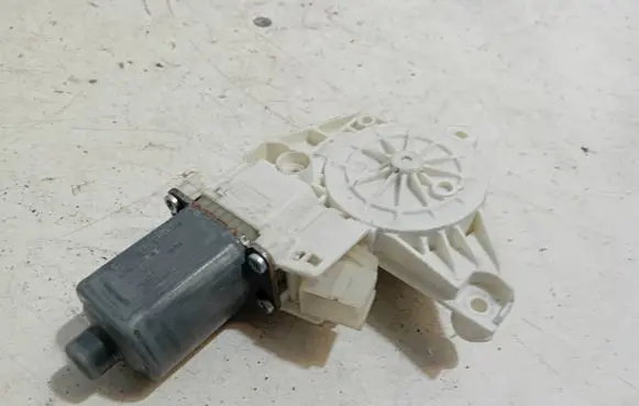 Mercedes-Benz GLE (W166 - C292) Front door window regulator motor A1669060301 937672100