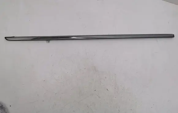 Chrysler Voyager Rear side glass trim 