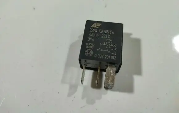 Volkswagen Golf V Other relay 95VW10K705EA