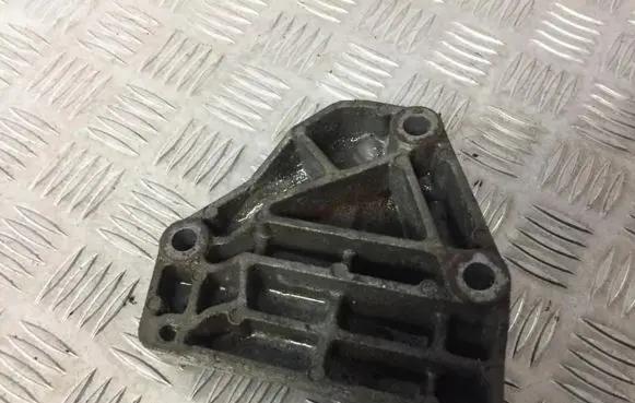 Opel Astra G Engine mounting bracket 90529603