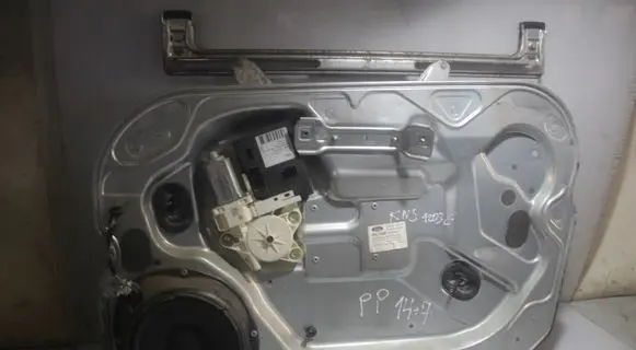 Ford C-MAX I Front window lifting mechanism without motor