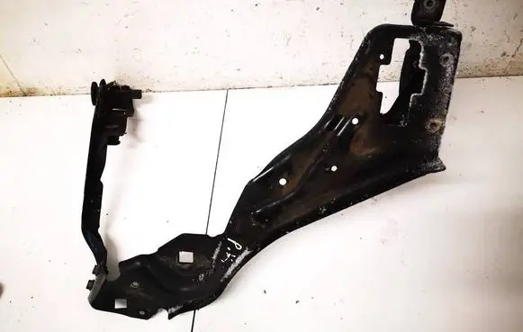 Mercedes-Benz C AMG W204 Headlight/headlamp mounting bracket A2046200191