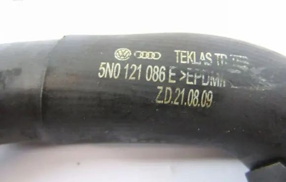 Volkswagen Tiguan Air intake hose/pipe 5N0121086E