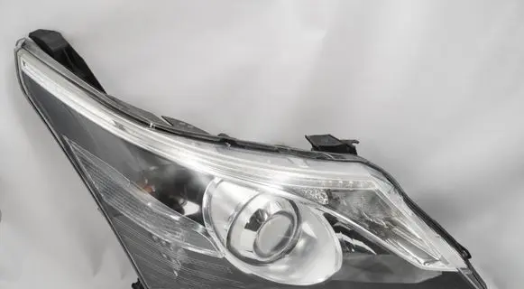 Toyota Avensis T270 Headlight/headlamp 1000017685