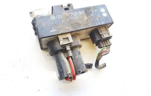 Volkswagen PASSAT B4 Coolant fan relay 3579149506a 098219000