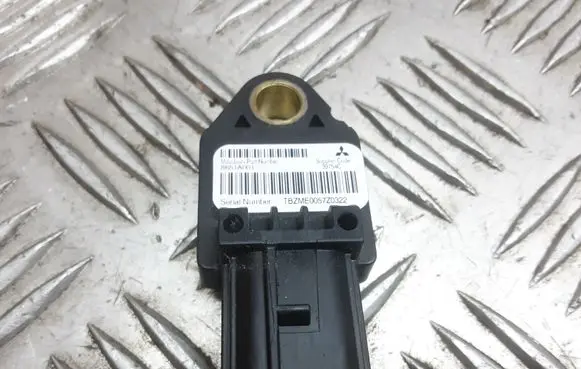 Mitsubishi Outlander Airbag deployment crash/impact sensor 8651A001