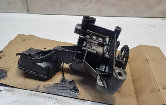 Volvo V50 Oil pump 9644350880