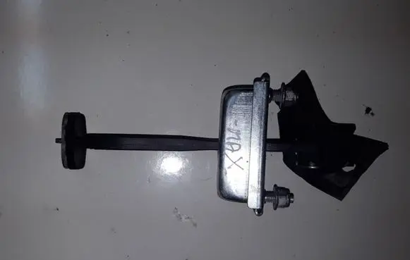 Ford Focus C-MAX Rear door check strap stopper