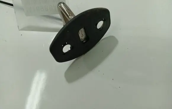 Volkswagen PASSAT B6 Front door lock loop/hook striker 3C0837767A