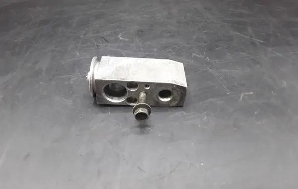 Nissan Qashqai Air conditioning (A/C) expansion valve NOCODE