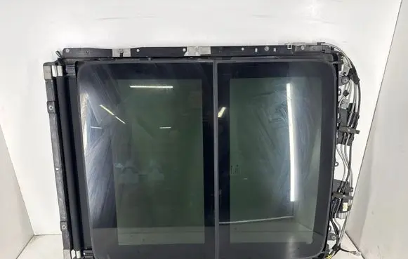 Chrysler 300C Sunroof set 5PL12DX9AD P5PL12DX9AD 30021641B