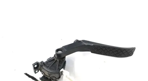 Volkswagen Touareg II Accelerator throttle pedal 7L0723507D